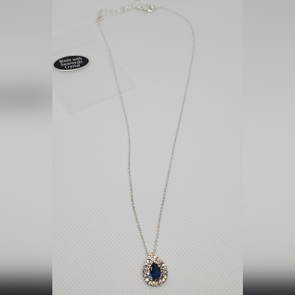 NWOT SWAROVSKI CRYSTAL Elements Necklace - Picture 2 of 3